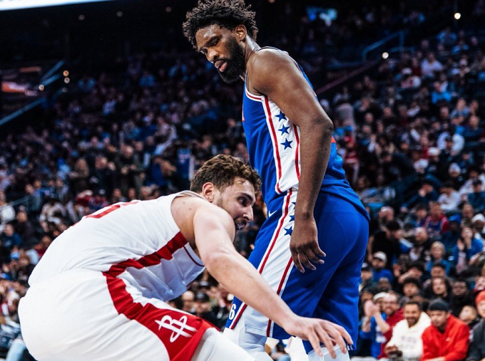 开云-库里轰38+8记三分仍无缘今日最佳！对不起，你碰到暴走的大帝了