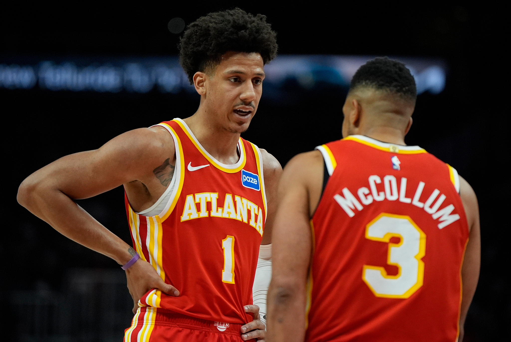 约翰逊23+10+12麦科勒姆30分 老鹰轻取雄鹿9连胜